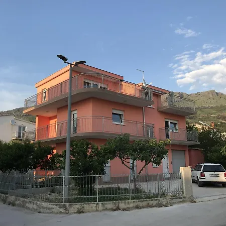 Helena * Podstrana