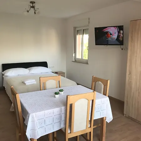Helena Apartment *